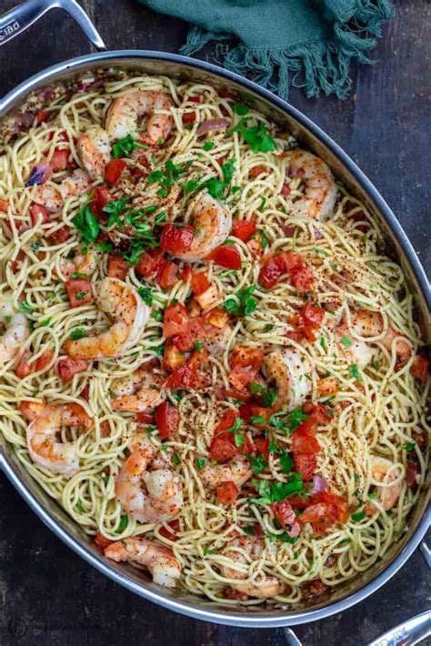 mediterranean-garlic-shrimp-pasta image