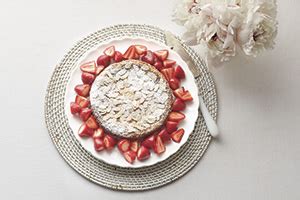 ricotta-souffl-with-amaretto-strawberries-foodland image