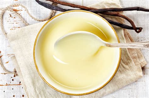 creamy-vanilla-sauce-recipe-for-desserts-vintage-cooking image