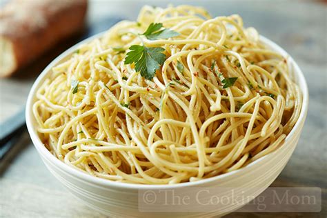 spaghetti-with-olive-oil-and-garlic-the-cooking-mom image