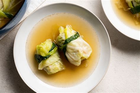 vietnamese-cabbage-rolls-soup-canh-bap-cai-nhoi-thit image