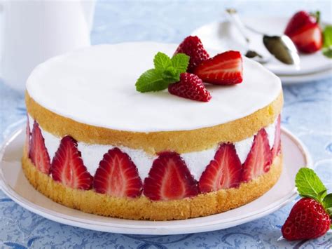white-chocolate-strawberry-carousel-cake image