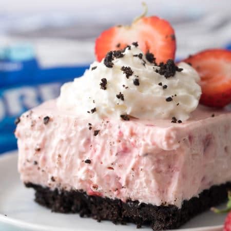 oreo-strawberry-smoothie-cheesecake-bars-dear image