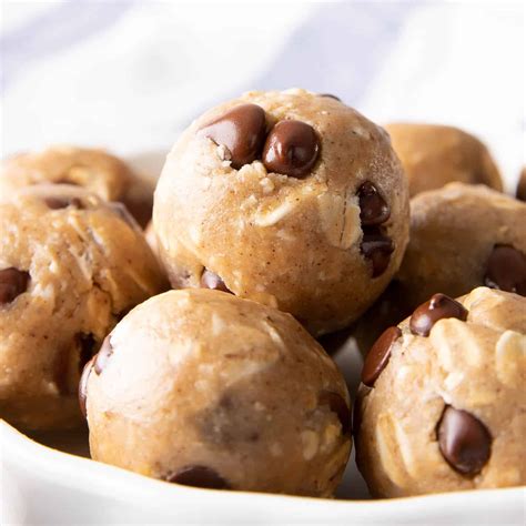 healthy-oatmeal-cookie-energy-balls-recipe-beaming image