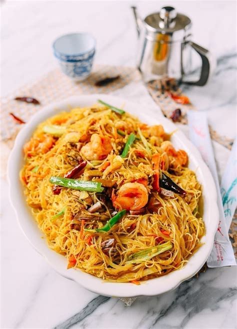 singapore-noodles-singapore-mei-fun-the-woks-of-life image