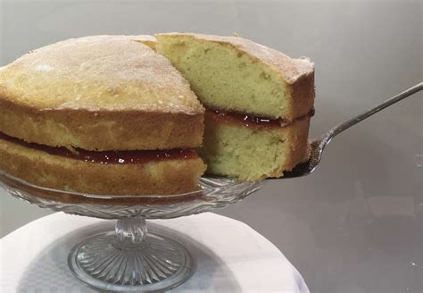 easy-victoria-sponge-cake-recipe-traditional-home image