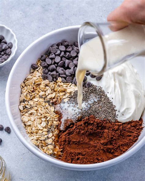the-best-chocolate-overnight-oats-healthy-fitness-meals image