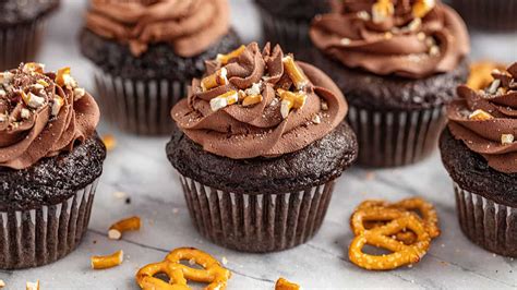 chocolate-peanut-butter-pretzel-cupcakes-the-stay-at image