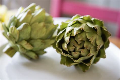 how-to-eat-an-artichoke-the-spruce-eats image