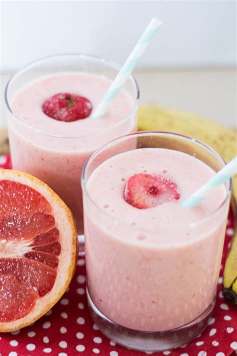 strawberry-grapefruit-smoothie-daily-smoothie image