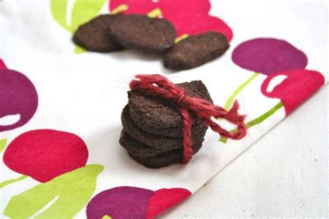 homemade-chocolate-wafers-vegan-one-green image