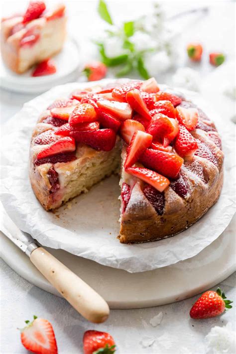 fresh-strawberry-yogurt-cake-anna-banana image