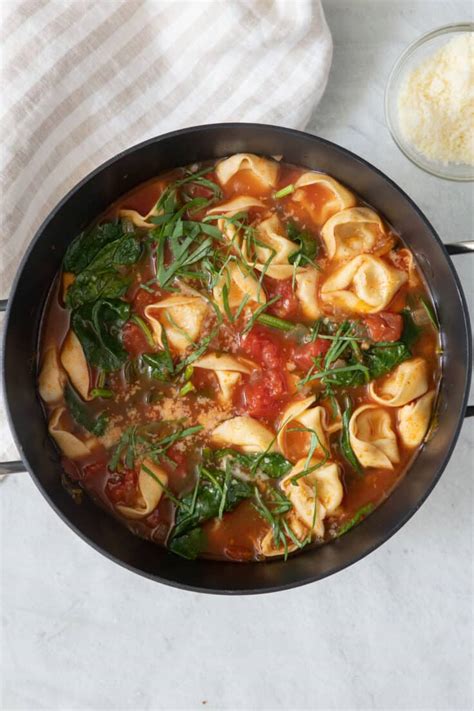 spinach-tortellini-soup-with-basil-tomatoes image