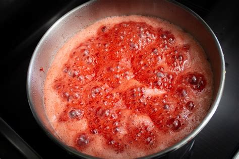 low-sugar-strawberry-jam-without-pectin-two image
