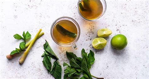 lemongrass-mint-tea-recipe-et-food-voyage image