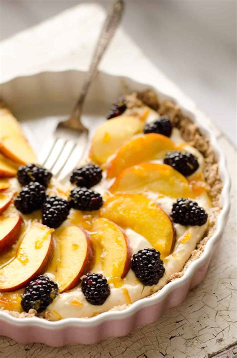 light-peach-berry-tart-fresh-dessert-the-creative image