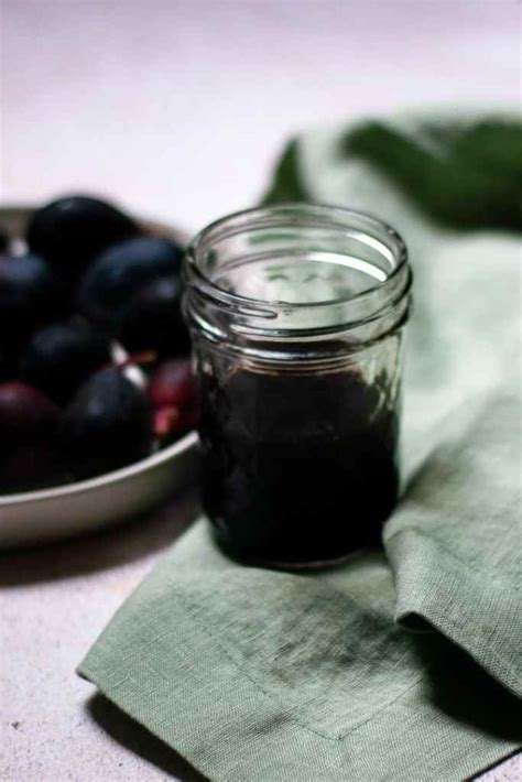 3-ingredient-easy-homemade-fig-syrup image