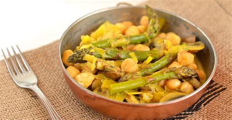 chickpea-curry-with-asparagus-and-mushrooms image