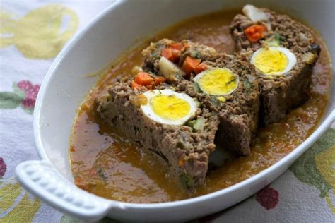 italian-meatloaf-with-hard-boiled-eggs-polpettone image
