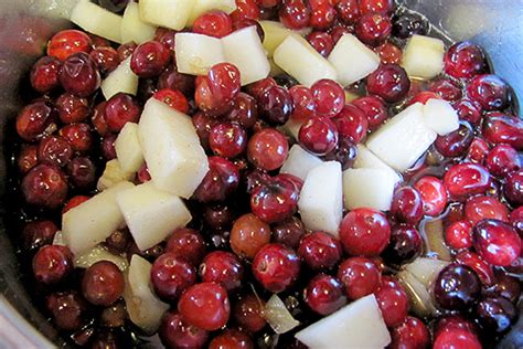 cranberry-sauce-with-pears-and-fresh-ginger-my image