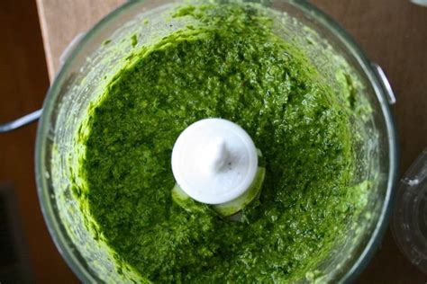 spinach-pesto-recipe-with-garlic-laurens-latest image