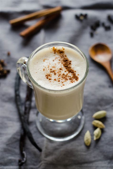 homemade-vanilla-chai-latte-recipe-sofabfood image