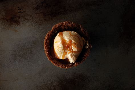 pumpkin-ice-cream-with-gingersnap-bowls-the image
