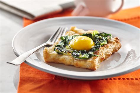 spinach-leek-breakfast-tart-spice-it-up image