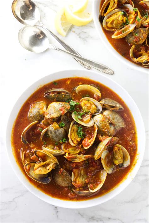 clams-in-red-sauce-savor-the-best image