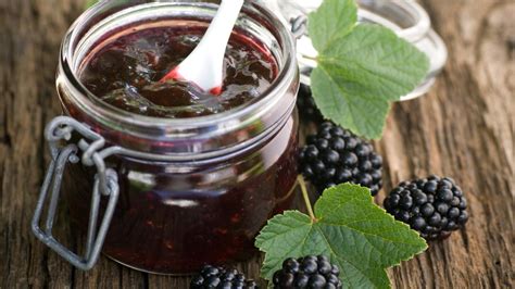 homemade-blackberry-jelly-recipe-almanaccom image