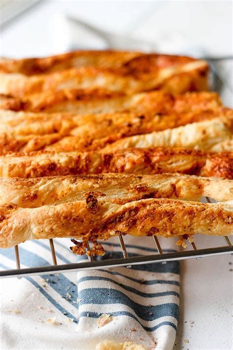 parmesan-puff-pastry-cheese-straws-the-home-cooks image
