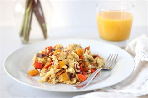 scrambled-eggs-with-bacon-and-sweet-peppers image