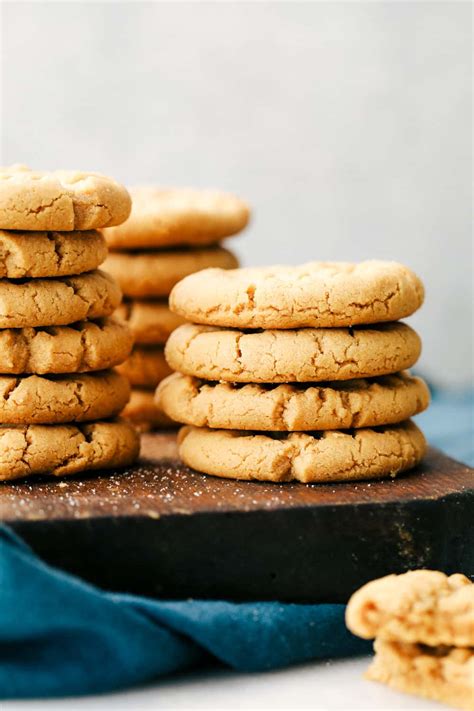 easy-3-ingredient-peanut-butter-cookies-the image