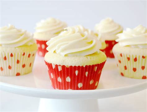 vanilla-cupcakes-with-buttercream-frosting-land image