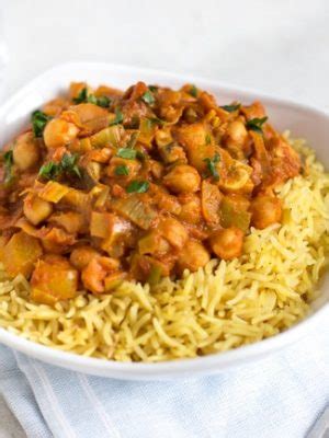 15-minute-creamy-chickpea-curry-easy-cheesy image