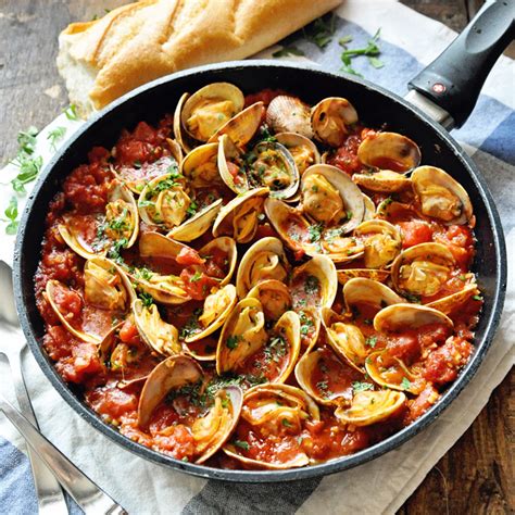 spicy-spanish-clams-with-tomatoes-tapas-recipe-spain image