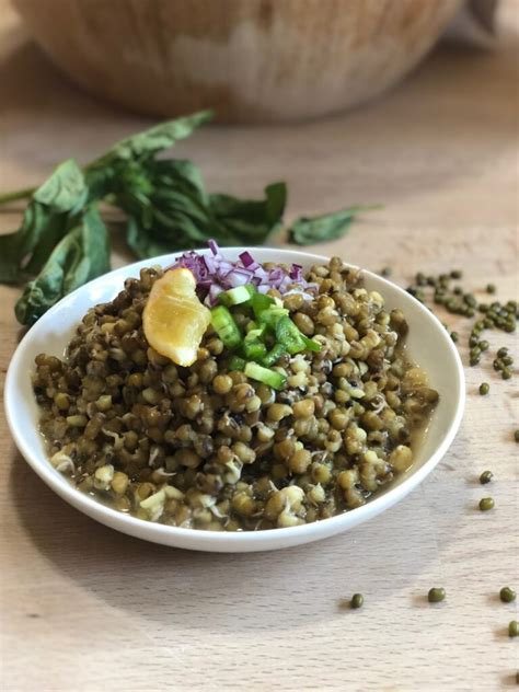 how-to-sprout-and-cook-sprouted-mung-beans image