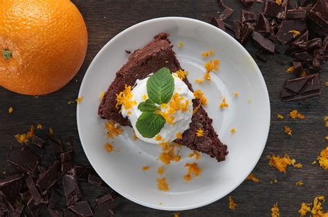flourless-dark-chocolate-orange-cake-buzzfeed image