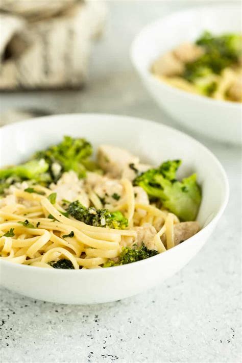 chicken-broccoli-fettuccine-alfredo-recipe-ready-in image