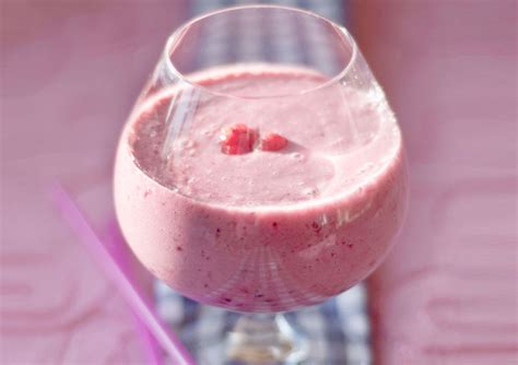 strawberry-peach-shake-recipe-yummy-food image
