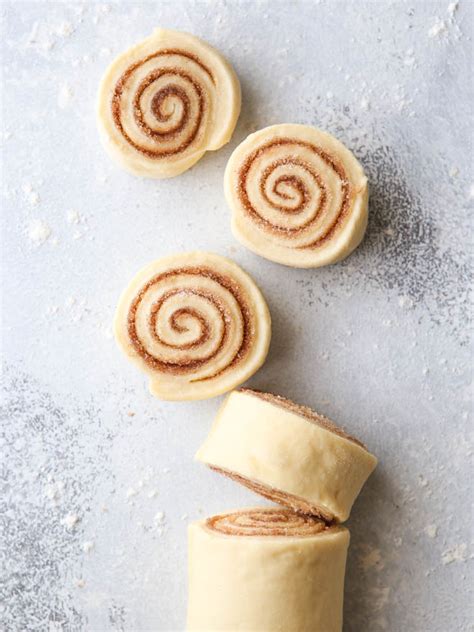 cinnamon-roll-christmas-tree-completely-delicious image