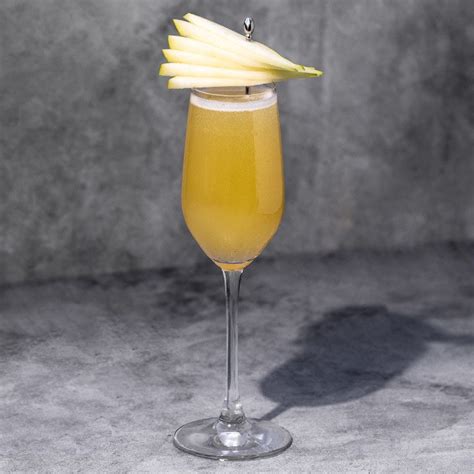 spiced-pear-bellini-cocktail-recipe-liquorcom image