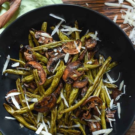 balsamic-roasted-green-beans-and-mushrooms image