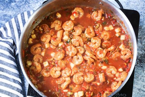 camarones-enchilados-shrimp-stew-latina-mom-meals image