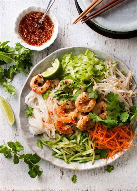 vietnamese-noodle-salad-with-shrimp-prawn image