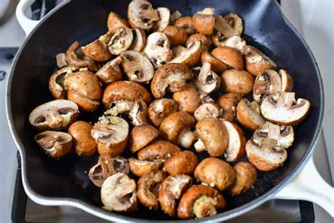 sauted-mushrooms-easy-rich-and-flavorful-side image