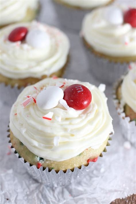 white-chocolate-and-peppermint-cupcakes-mama image