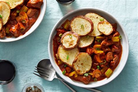recipe-beef-mushroom-stew-with-roasted-potatoes-blue image