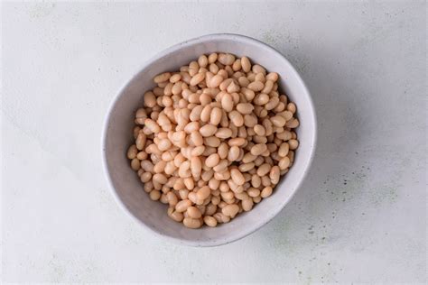 navy-beans-nutrition-facts-and-health-benefits-verywell image