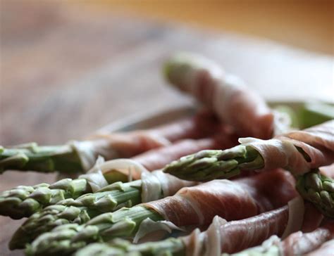 asparagus-in-a-blanket-recipe-abel-cole image